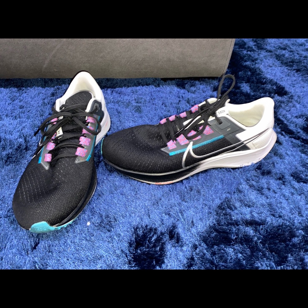 Nike men’s athletic shoes/size 11